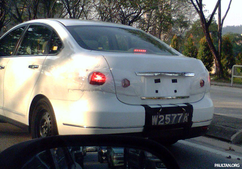 Reader NathenNod snapped these photos of another Nissan Bluebird Sylphy on