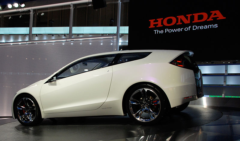 Honda FCX Concept Driving