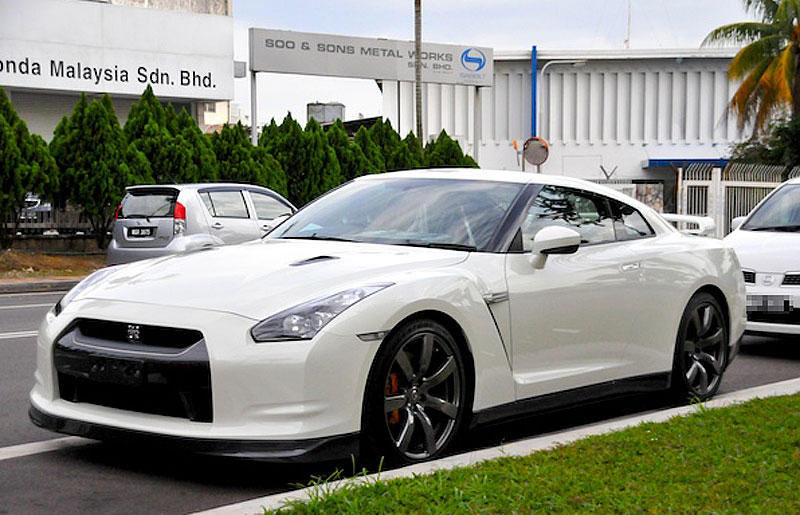http://images.paultan.org/images/Nissan_GTR_Malaysia_1_Large.jpg