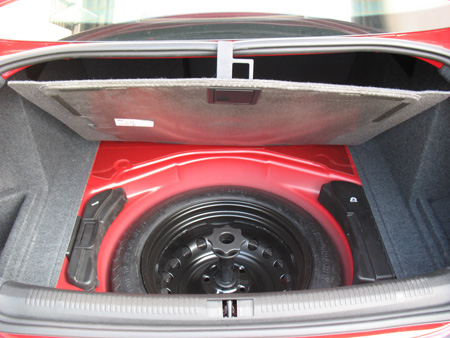 Spare tyre compartment reveals